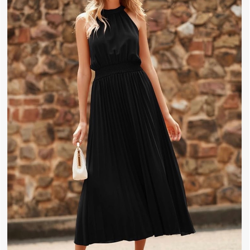 Black sleeveless pleated women’s dress